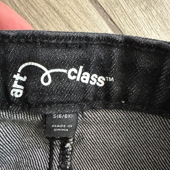 Little Girls Black distressed jeans shorts, size 6 - Picture 2 of 3